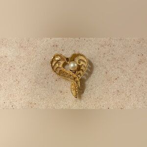 Intricate Gold and Cream Heart Brooch